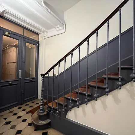 & Functional At Chatelet Appartement