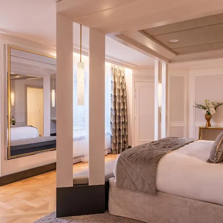 מלון L'hotel Du Collectionneur 5*