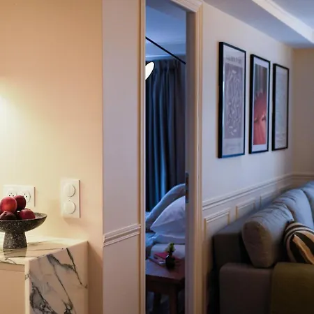 Apartment Elegance And Parisian Charm Tuileries