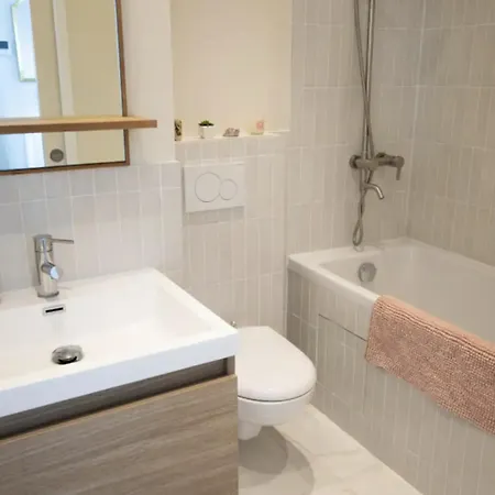 Stylish 2-bedroom With Terrace & Parking Near Bercy Arena Parigi