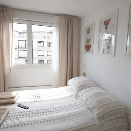Stylish 2-bedroom With Terrace & Parking Near Bercy Arena Appartamento Parigi