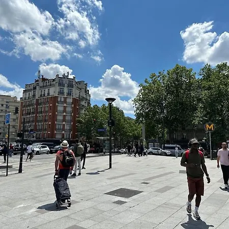 Standing Apartment Paris
