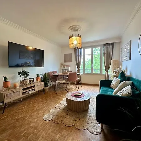 Apartment Standing *