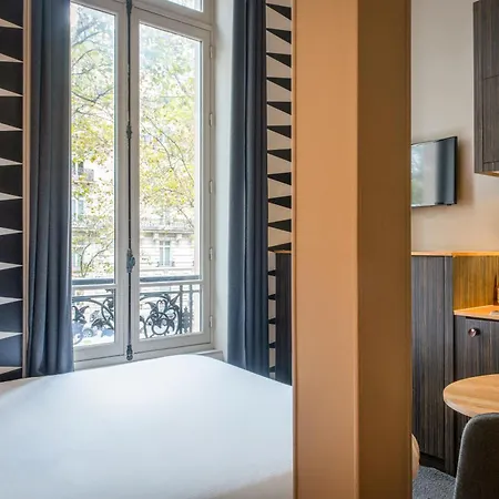 Helzear Champs-elysees 4*