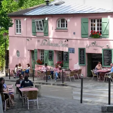Apartment Montmartre Charm Luxurious Getaway Paris