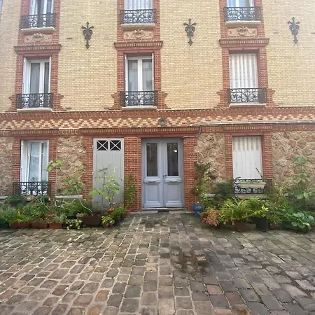 Private In Paris13 *