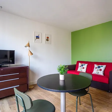 702 - Eiffel Tower Apartment *