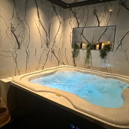 Nuit Insolite Au Love Be You Avec 1h De Jacuzzi Plus 1h De Love Et Nuit Au Be You * باريس