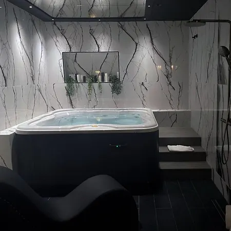 Nuit Insolite Au Love Be You Avec 1h De Jacuzzi Plus 1h De Love Et Nuit Au Be You * باريس