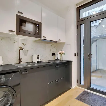 Authentic - 2br - 6p - Moulin Rouge Apartment *