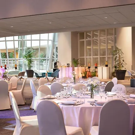 Hotel Marriott Rive Gauche & Conference Center 4*