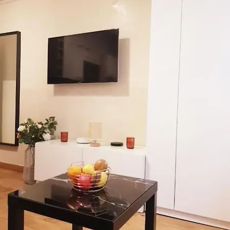 Montmorency Apartment *