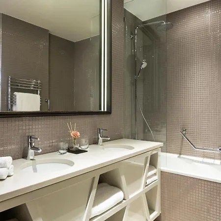 La Clef Tour Eiffel By The Crest Collection Hotel 5*