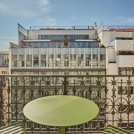 Numa Champs-elysees