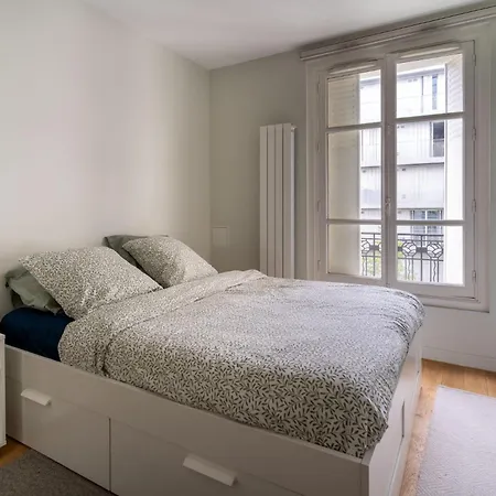 Airy And Stylish 1bd Flat Ile Saint-louis