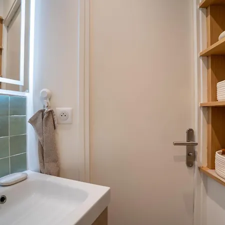 Airy And Stylish 1bd Flat Ile Saint-louis Parigi