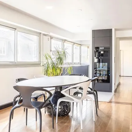 Duplex Familial Tour Eiffel Paris