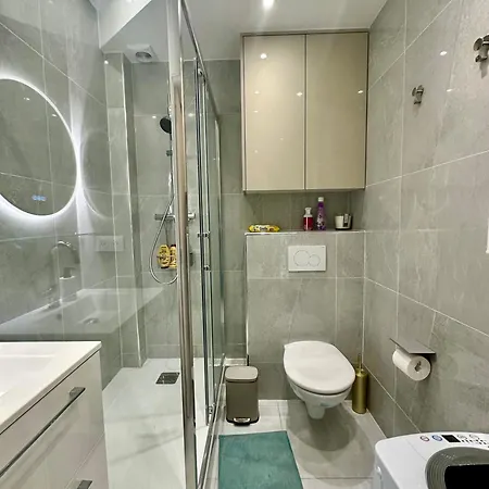 Comfortable Near Marais Beaubourg Apartment