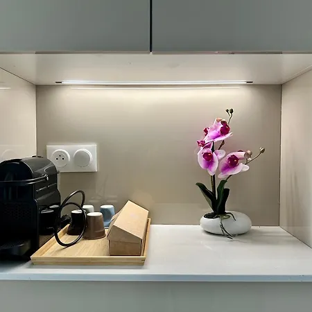 Comfortable Near Marais Beaubourg Apartment
