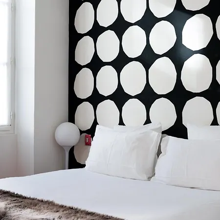 Du Petit Moulin, Haute Couture By Lacroix Hotel 4*
