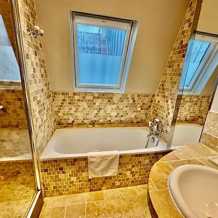 27 Avenue De La Bourdonnais 75007 Chablis *
