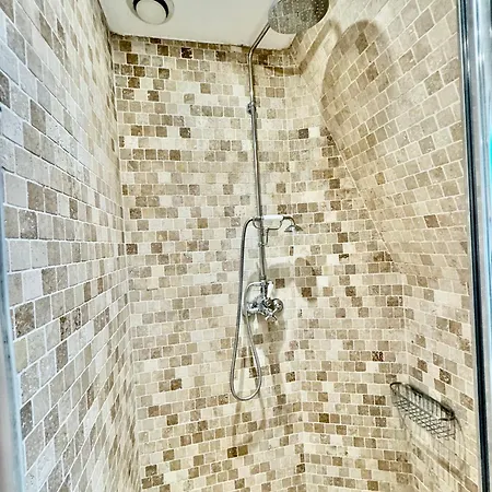 27 Avenue De La Bourdonnais 75007 Chablis Appartement *