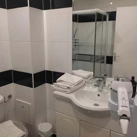Luxelthe 2* Paris