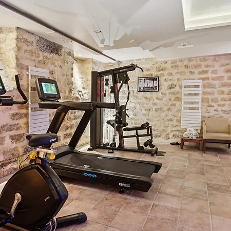 Otel De Sevres 3*