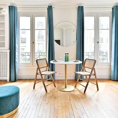 Appartement Haussmannien Lumineux Et Central- Ii