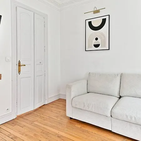 Appartement Haussmannien Lumineux Et Central- Ii *