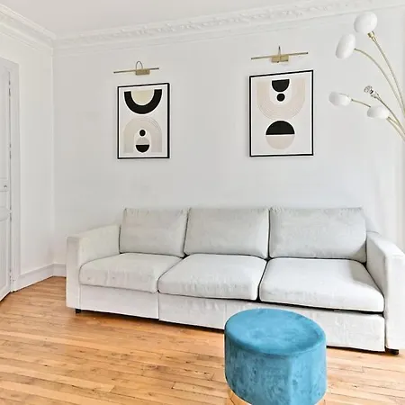 Appartement Haussmannien Lumineux Et Central- Ii *