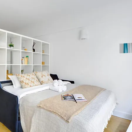 St Germain & Le Bon Marche With Balcony - Cityapartmentstay