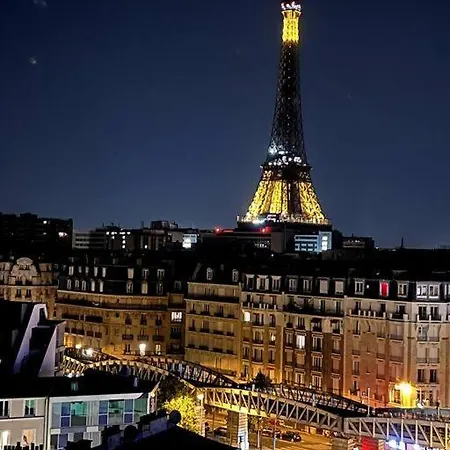 Tour Eiffel - Vue Imprenable Au-dessus Des Toits, Balcon Apartment