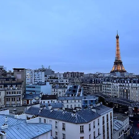 Tour Eiffel - Vue Imprenable Au-dessus Des Toits, Balcon * Paris