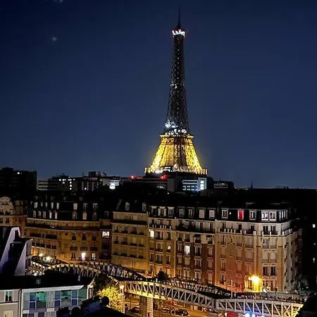 Tour Eiffel - Vue Imprenable Au-dessus Des Toits, Balcon * Paris