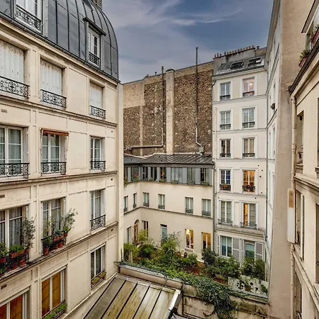 Le Marais - Les Halles Colorful & Modern 3bd Apartment