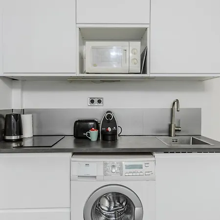 Apartment Splendide 18eme 6p Paris