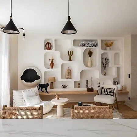 Amazing Flat In An Amazing Montmartre Street
