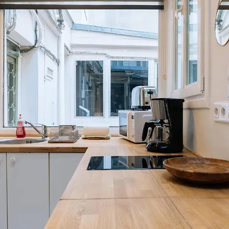 Modern 1 Bedroom Near Eiffel Tower Apartment Paris