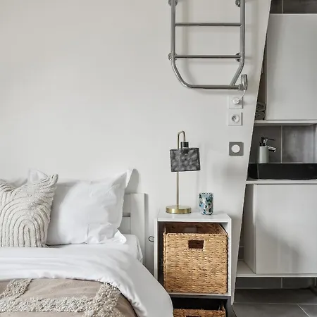 Le Louvre & Notre-dame - Cityapartmentstay París