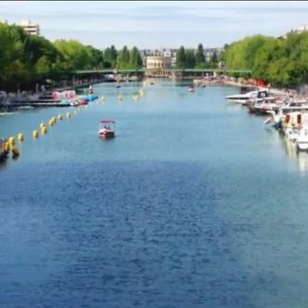 Beau Studio Centre Bassin De La * Paris