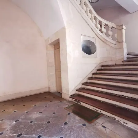 Joli Cocon Avec Terrasse Dans Le Marais פריז