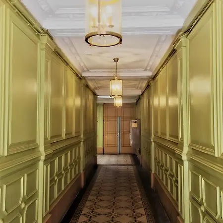 Stylish In The Heart Of * Parijs