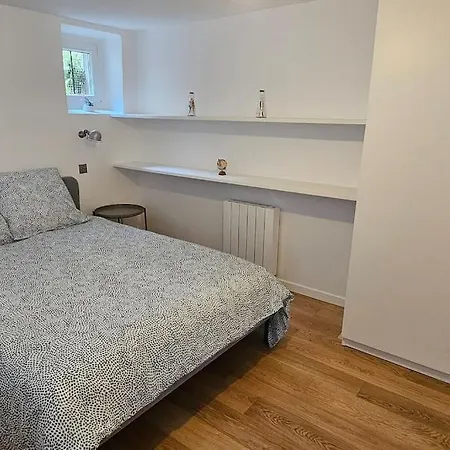 - Tour Eiffel Appartement