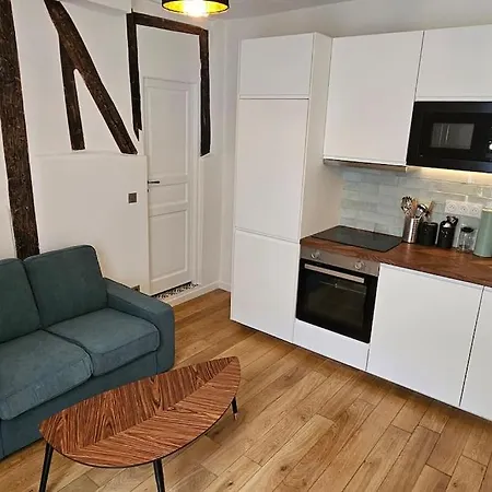 - Tour Eiffel Appartement *