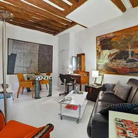 Artistic In 12 Apartment *