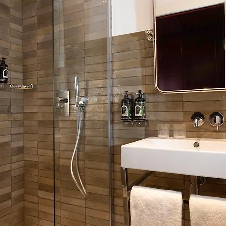 Hotel Ginette A La Folie & Parigi
