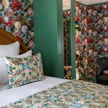 Hotel Ginette A La Folie & 4*