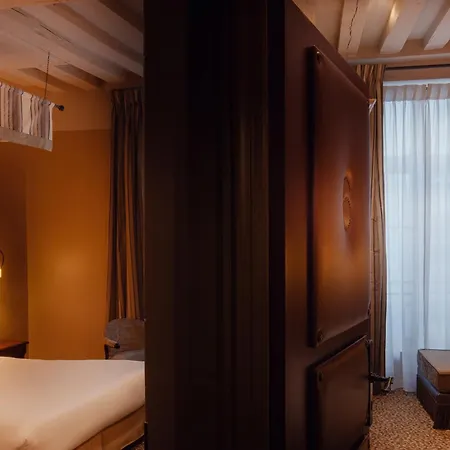 Hotel Odéon Saint Germain 4*