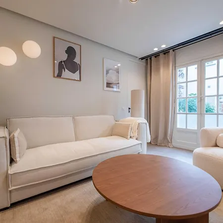 Elegant - 2br-6p - Notre Dame Cathedral *